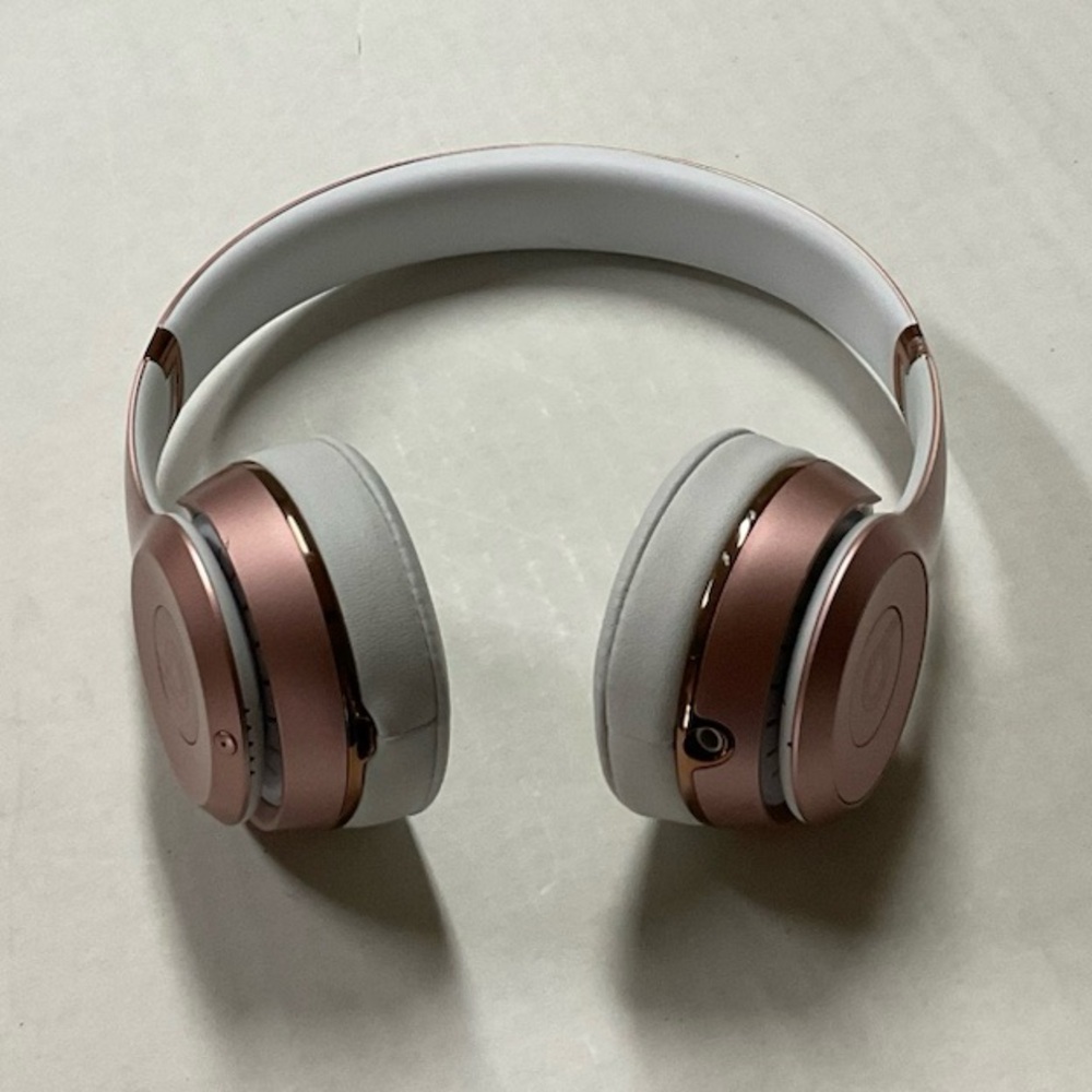 Beats Solo3 Wireless On-Ear Headphones - Rose Gold - like new (WOB)